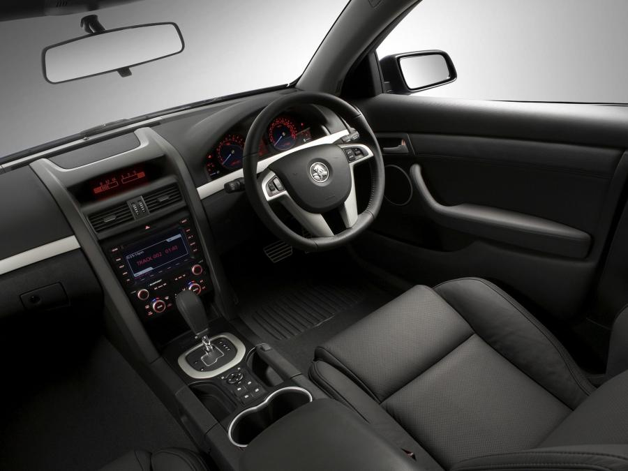  Holden Commodore SS V Sportwagon 2008 года  (фото 2 из 16)